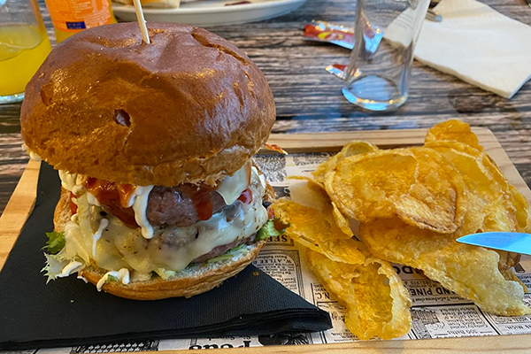 bar con sándwiches Burriana